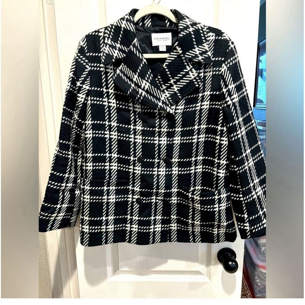 Emanuel Ungaro Women's Double‎ Breasted Pea Coat. Six Button Front. Pockets.